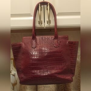 Innue Elegant Crocodile-Embossed Tote Bag in Rich Burgundy Satchel